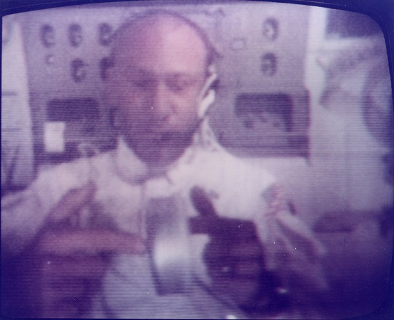 Buzz ALDRIN explique le fonctionnement du gyroscope. Retour vers la Terre, le 22 juillet 1969