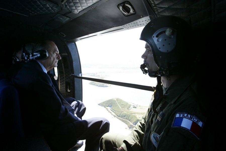 Jacques CHIRAC in helicopter